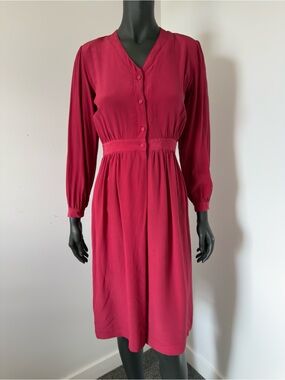 180. Vintage Eaton 100% Silk Red Shirt Dress Made in Canada Size 13